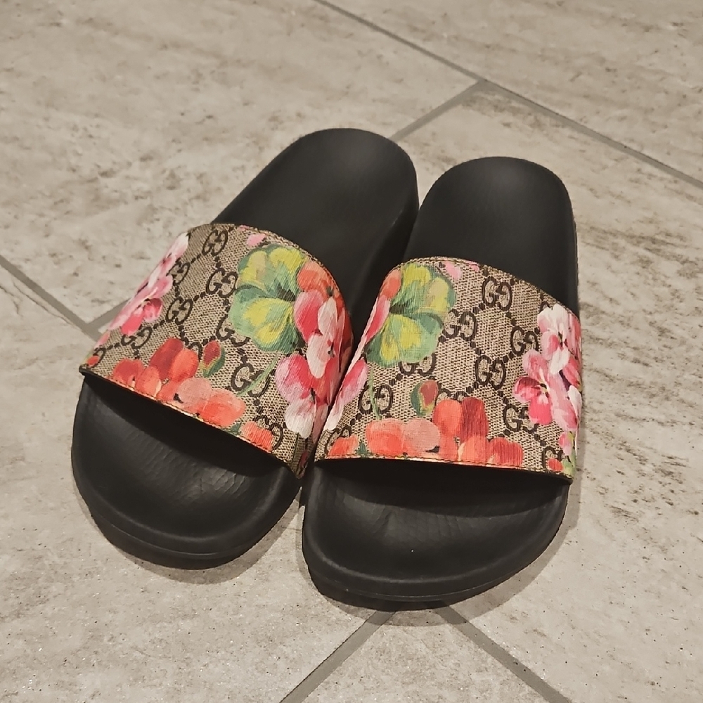 Gucci Women's Floral GG Slide Sandals - Black and Multicolor